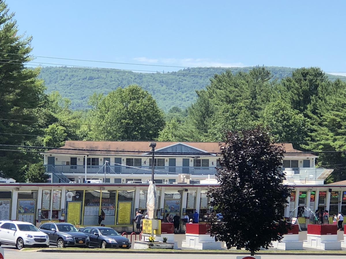 Wakita Court Motel Queensbury Luaran gambar